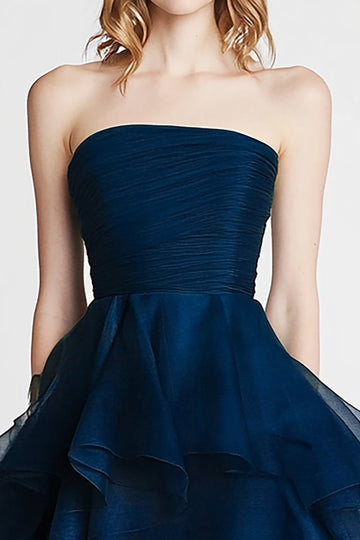 Organza A Line marineblauwe strapless gelaagde formele jurk